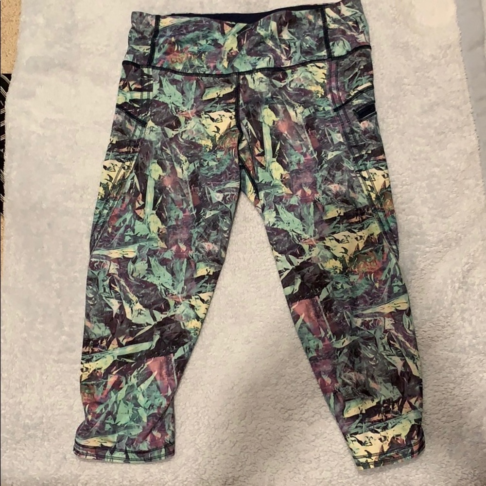 Lululemon crop size 6